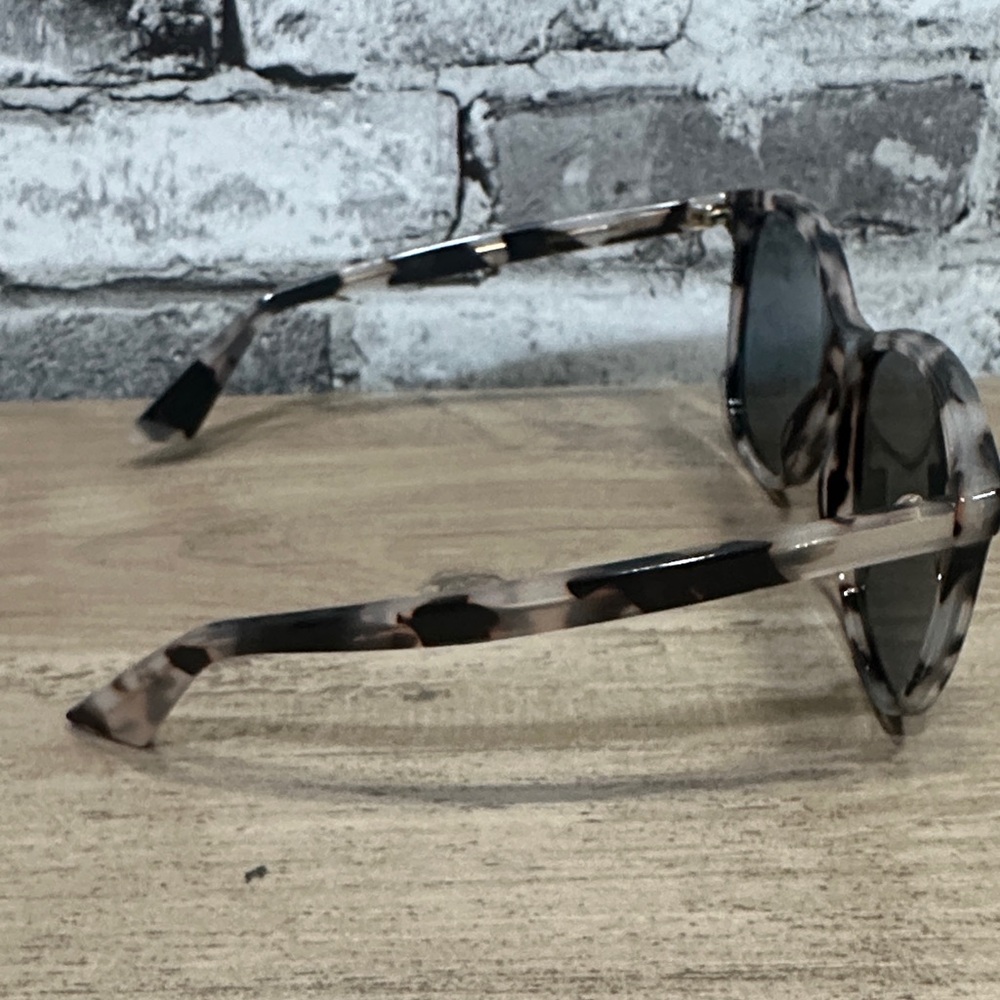 EUC Gucci Round Black and Grey Sunglasses (GG0024S 009) - Picture 4 of 15